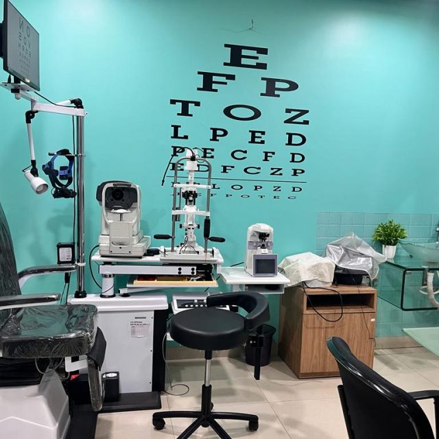 ophthalmologist 2